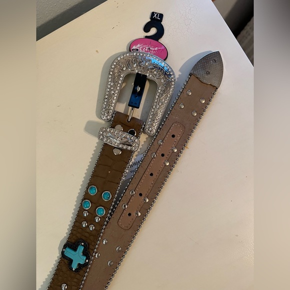 Gorgeous belt with crosses NWT Xl - Picture 2 of 6